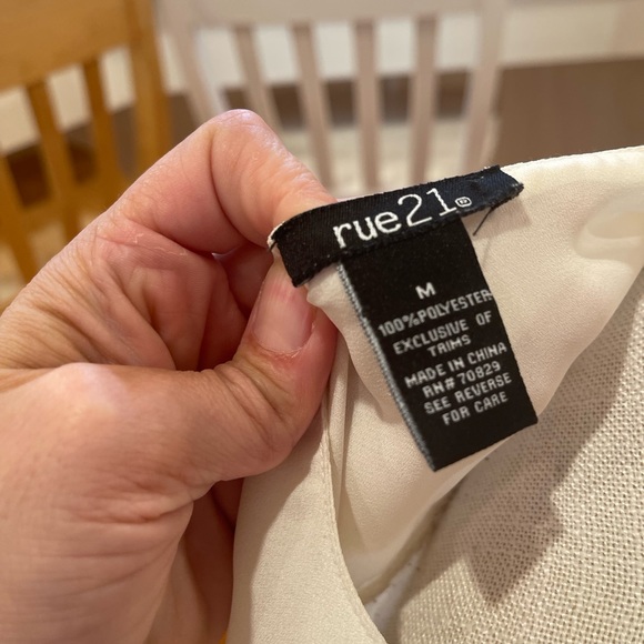 💜 5 for $25 or 3 for $18 Rue21 cream zipper blouse - Picture 5 of 7